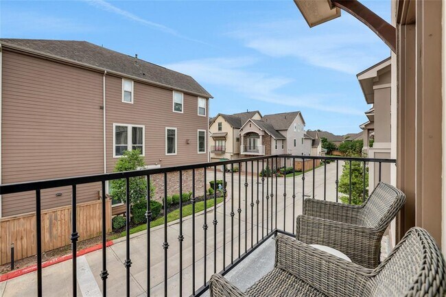 Building Photo - 1002 Shepherd Oaks Dr