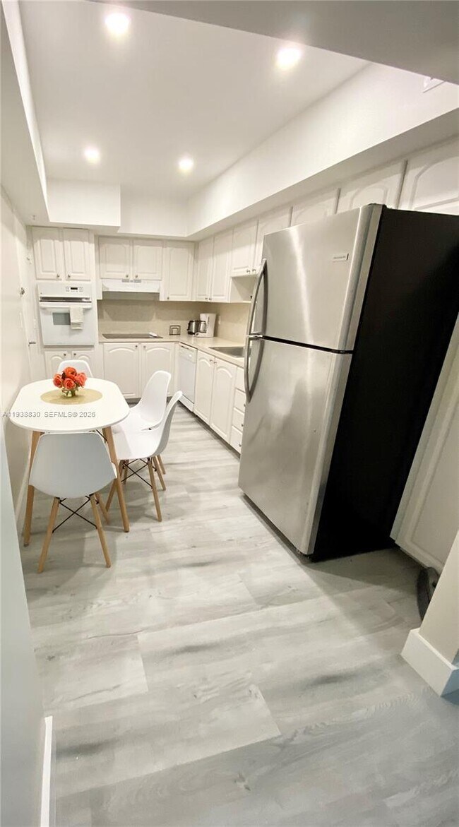 Building Photo - 4001 S Ocean Dr