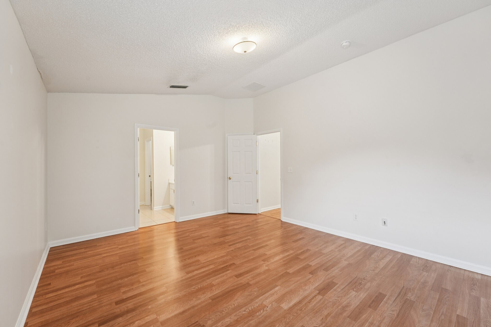 Building Photo - 808 South Edenbridge Way