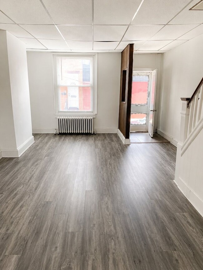 Building Photo - Bright 2BR Port Richmond Row Home with Large Living Space & Basement Storage