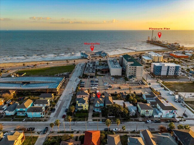 Building Photo - 2207 Bernardo De Galvez Ave
