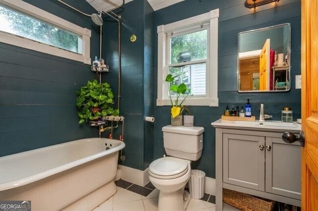 Building Photo - 154 Savannah St SE