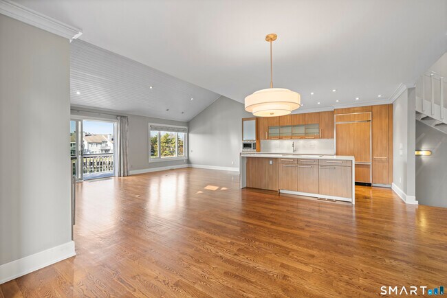 Building Photo - 1 Island Dr