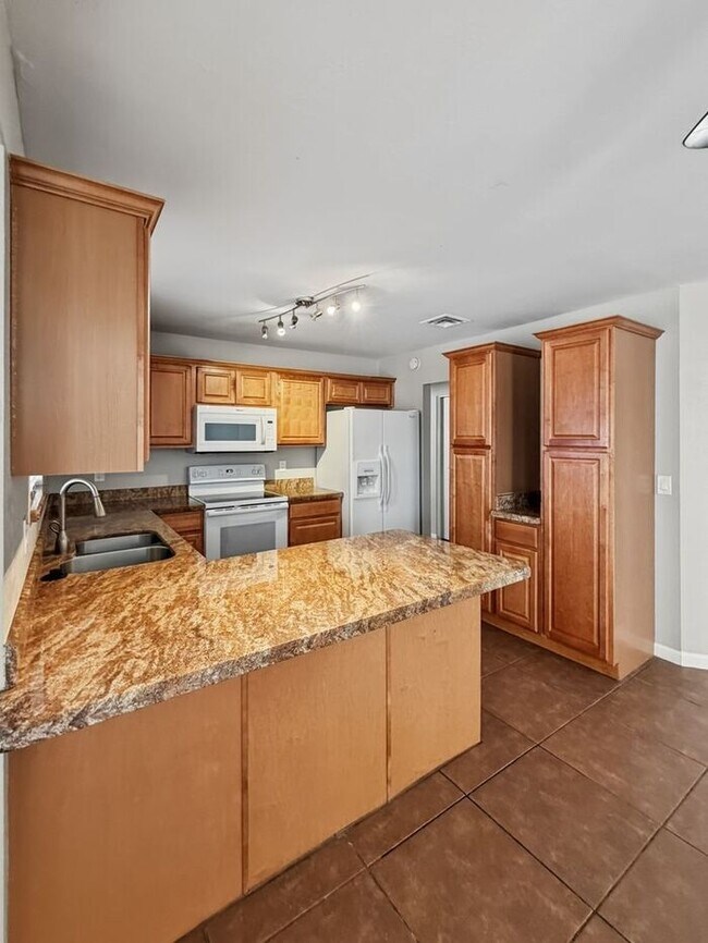 Building Photo - 3 Bedroom Home In Heart of Chandler for Rent