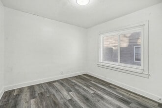 Building Photo - Beautiful 2 Bedroom 1 Bathroom in Kansas City!