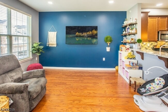 Building Photo - 616 Lopez Ln