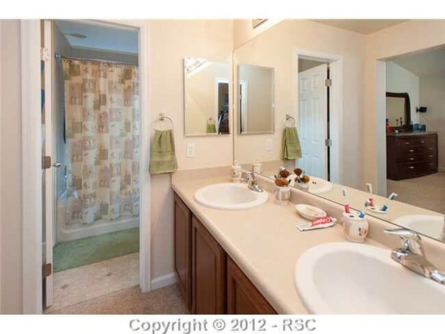 Building Photo - Great two story home in a nice quiet neighborhood