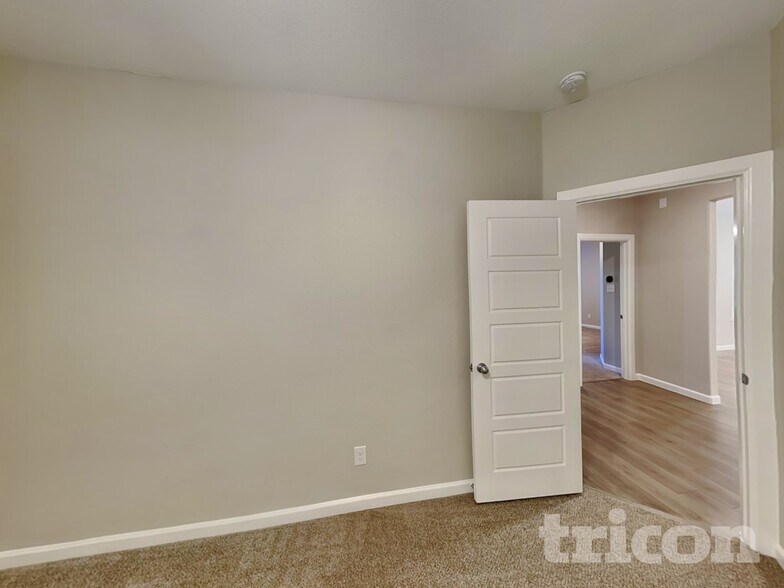 Building Photo - 540 Hazeltine Rd