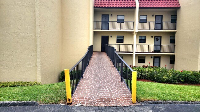 Building Photo - 2050 Oleander Blvd