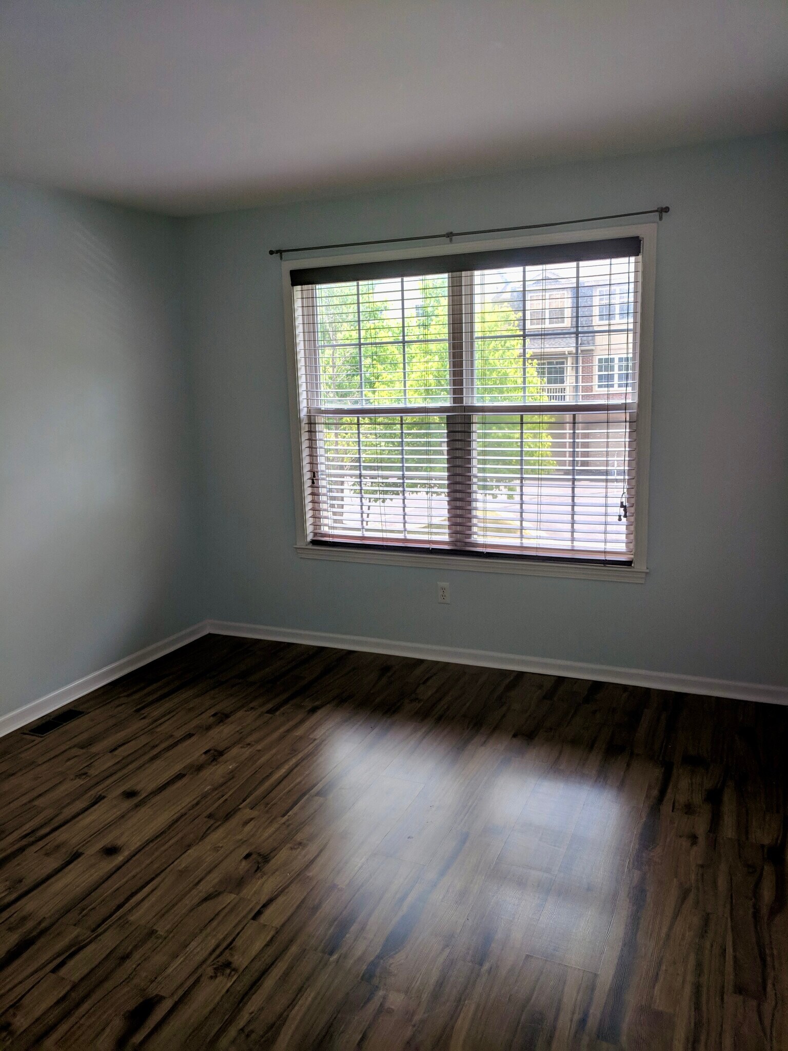 Main Bedroom - 2916 Barclay Way