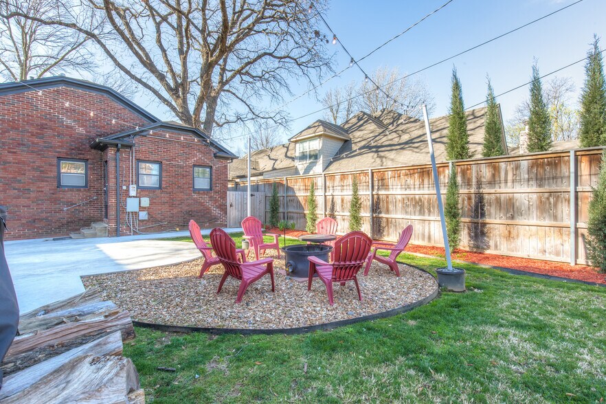 Building Photo - 109 E 26th Pl