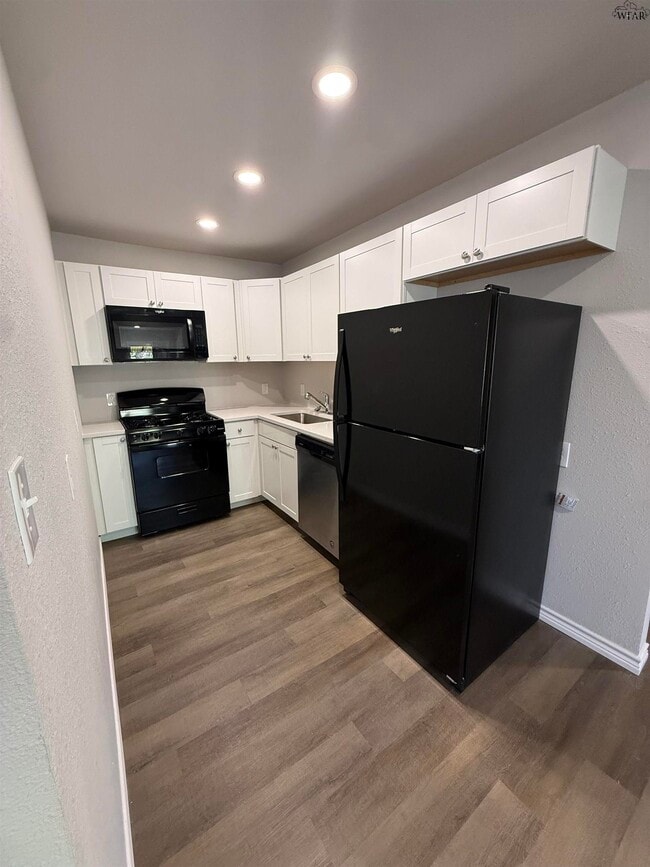 Building Photo - 1030 Wesley Dr