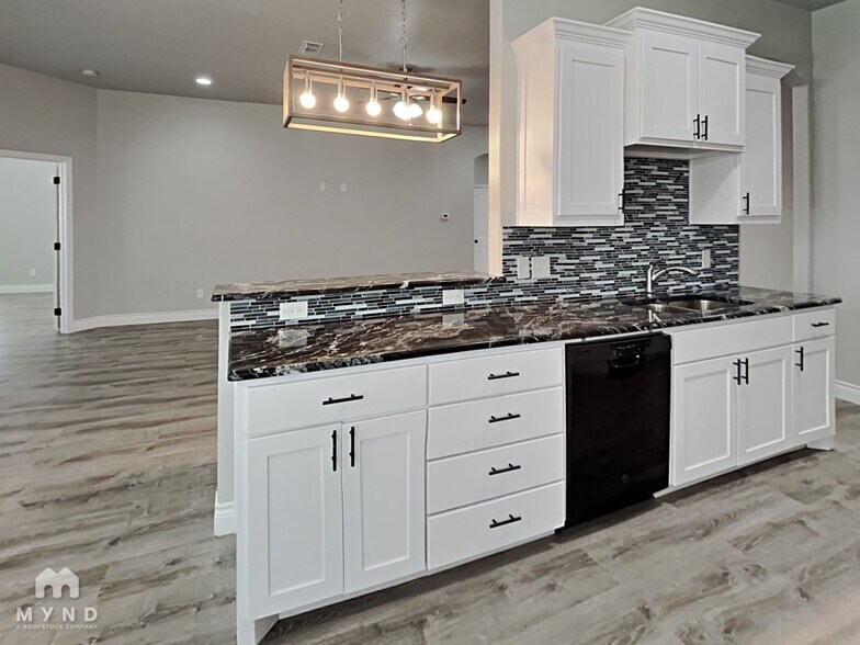 Building Photo - 375 E 9th St