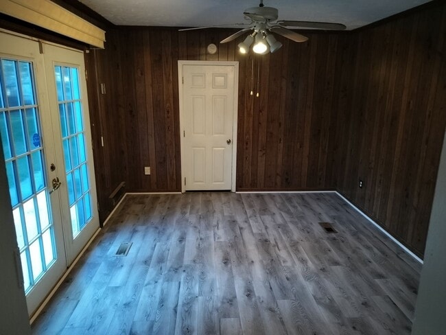 Building Photo - Fayetteville Ranch