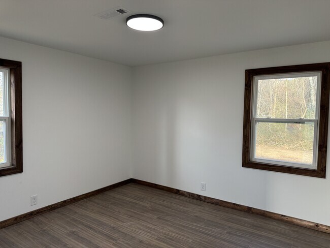 Building Photo - 914 Croft Cir