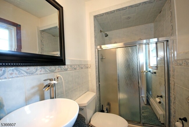 Building Photo - 561 Anderson Ave