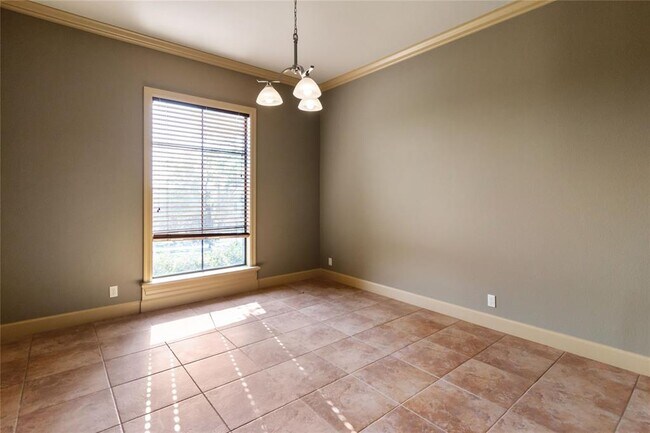 Building Photo - 1702 Lakeway Blvd