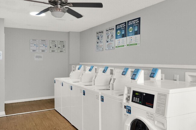 Building Photo - ***1ST MONTH RENT FREE! LARGE 2 BEDROOM 1.5 BATH IN ORANGE CITY***