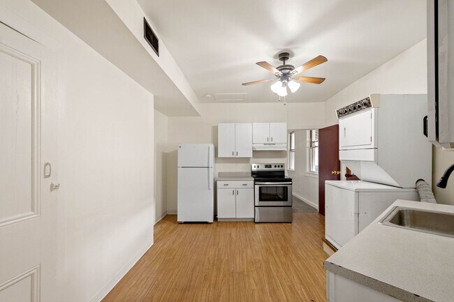Building Photo - 129 S 18th St