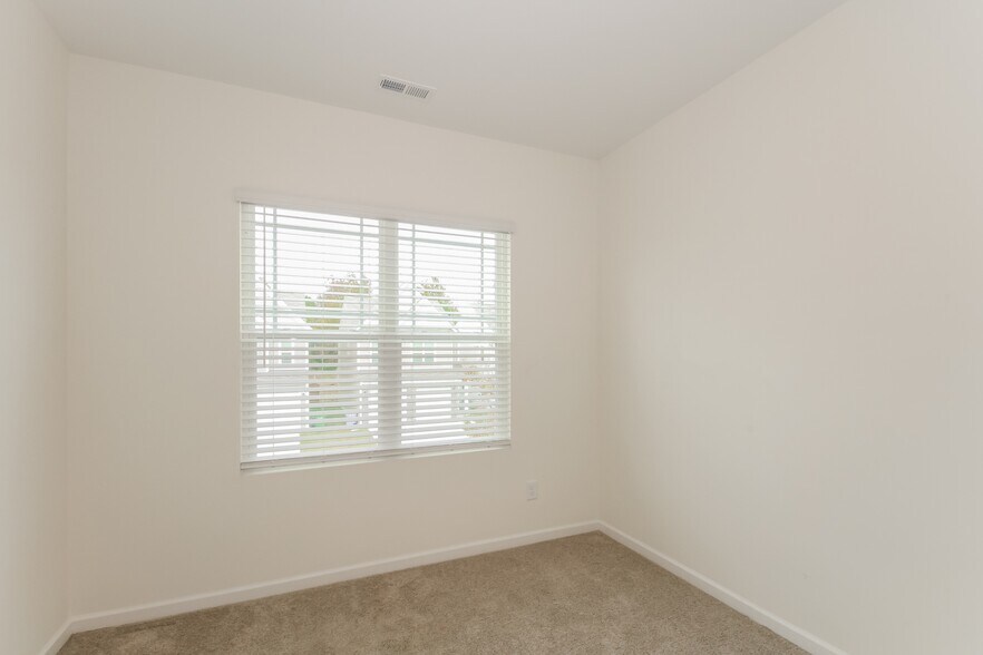 Building Photo - 1533 King St