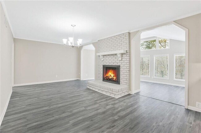 Building Photo - 3325 Kingfisher Dr