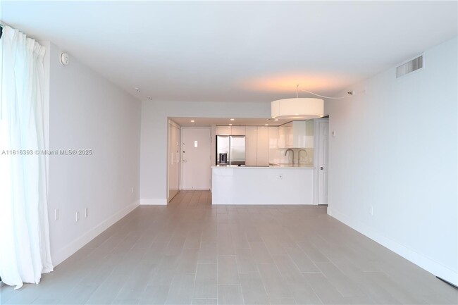 Building Photo - 20515 E Country Club Dr