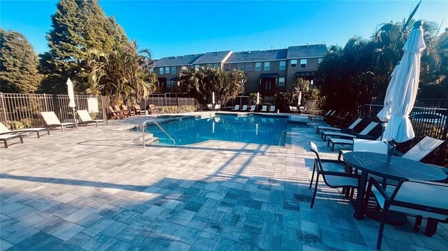 Building Photo - 2915 Pointeview Dr