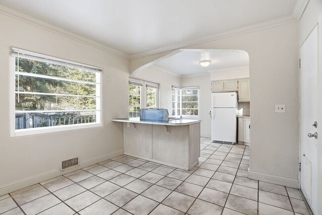 Building Photo - 1503 S SE Blvd