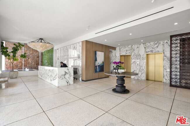 Building Photo - 8787 Shoreham Dr