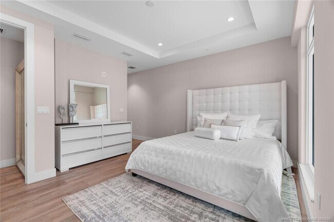 Building Photo - 41 SW Seminole St