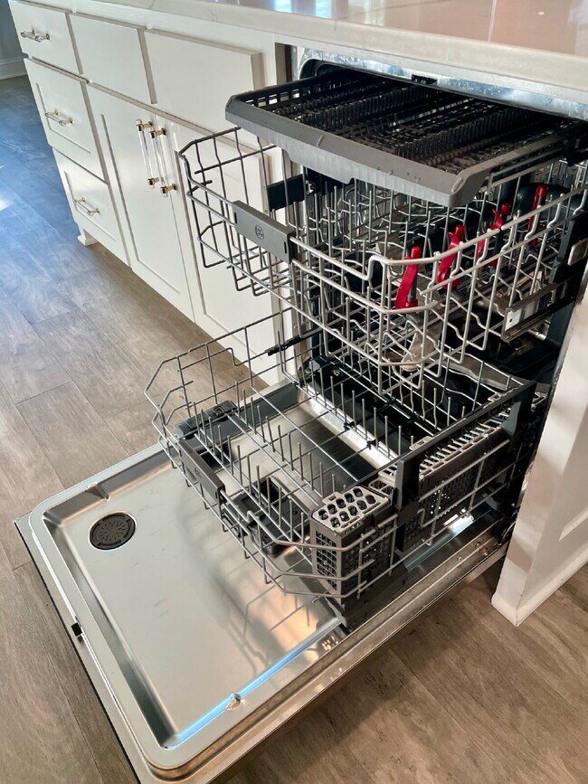 Building Photo - 2014 W Chandler Ave