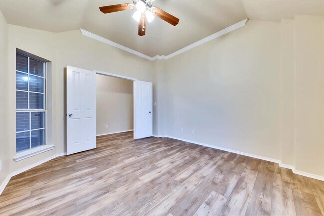 Building Photo - 2204 Grove Dr
