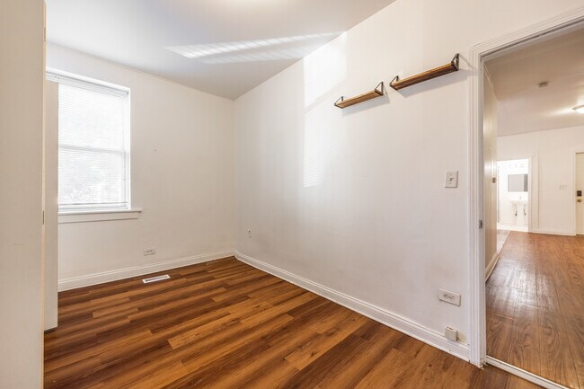 Building Photo - 1900 S Throop St