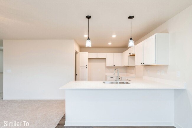 Building Photo - MODERN FINISHES!  3 Bedroom, 2 Bath Home in Altoona