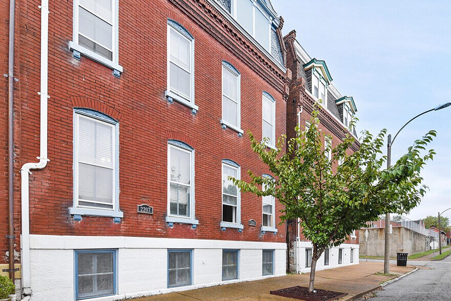 Building Photo - 2205 S 11th St