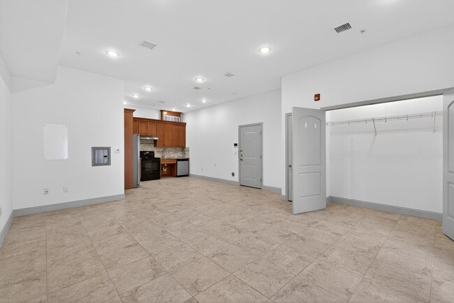 Building Photo - 258 Broadway