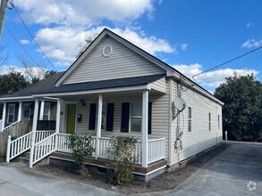 Building Photo - Tucked Away Downtown Home- Vouchers accepted