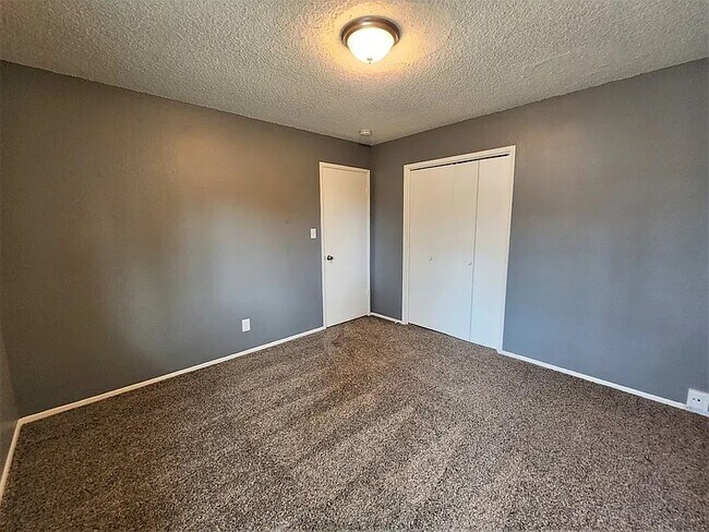 Building Photo - 3015 Barmouth Dr