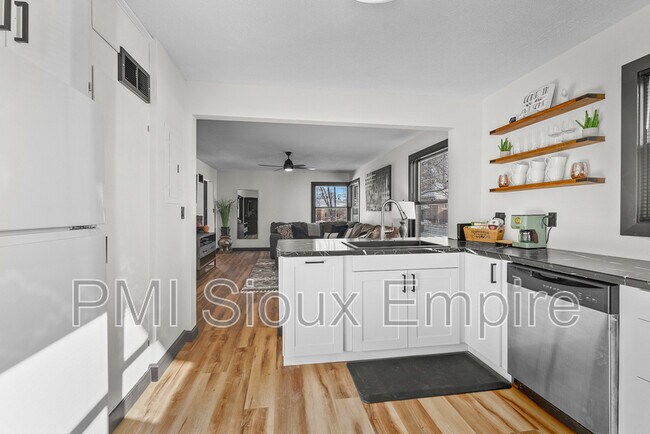 Building Photo - 1303 S Center Ave