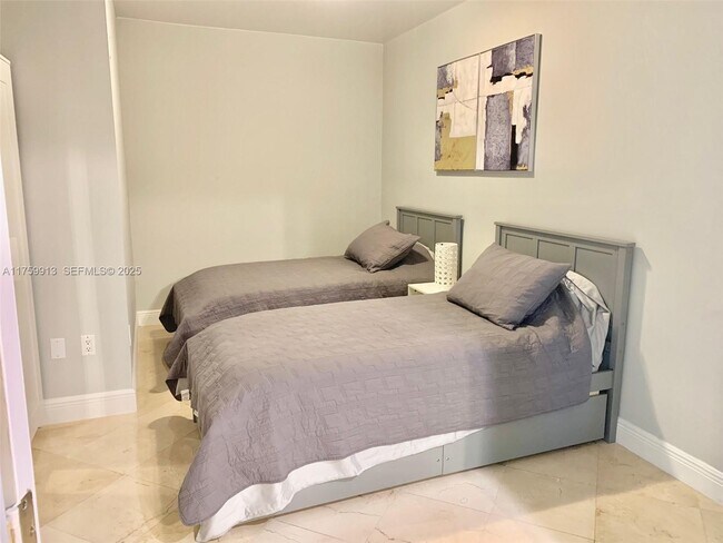 Building Photo - 1830 S Ocean Dr