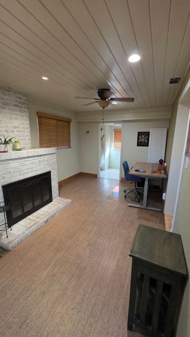Building Photo - EAST SAC - FURNISHED