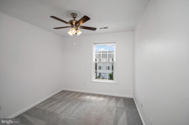 Building Photo - 104 Stingray Ct