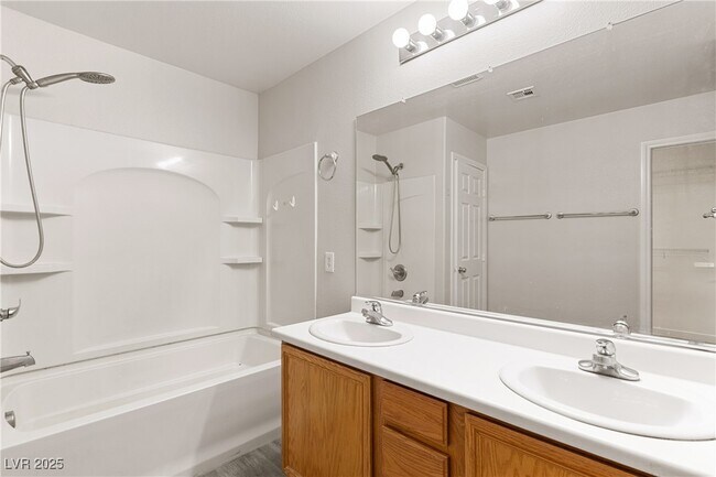 Building Photo - 218 Lantana Breeze Dr