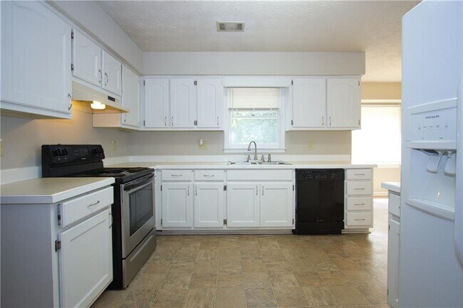 Building Photo - 2421 Sherrie Ln SW
