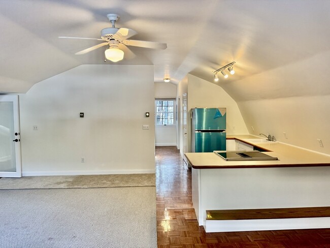 Building Photo - 165 Grove