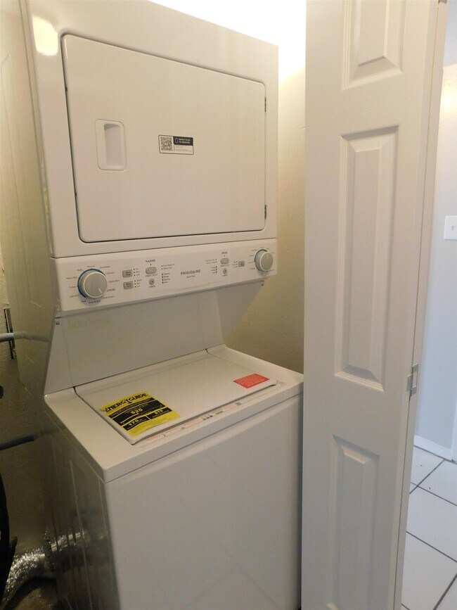 Building Photo - 105 Rockwell Way