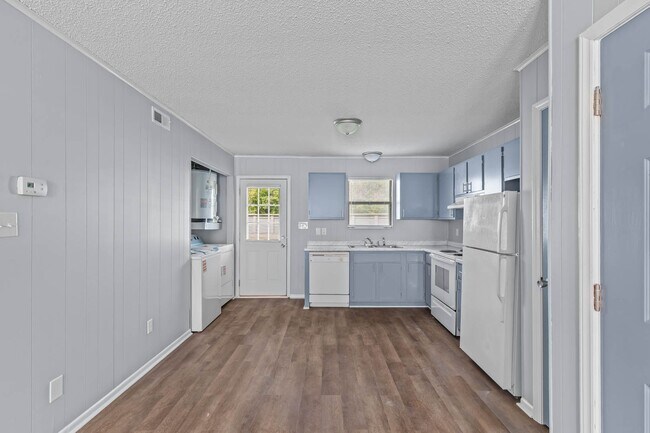 Building Photo - 107 Ravenwood Dr