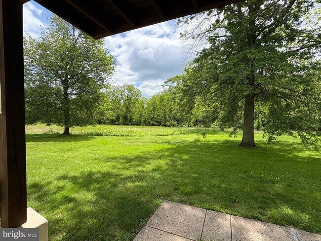 Building Photo - 56 Pineside Dr
