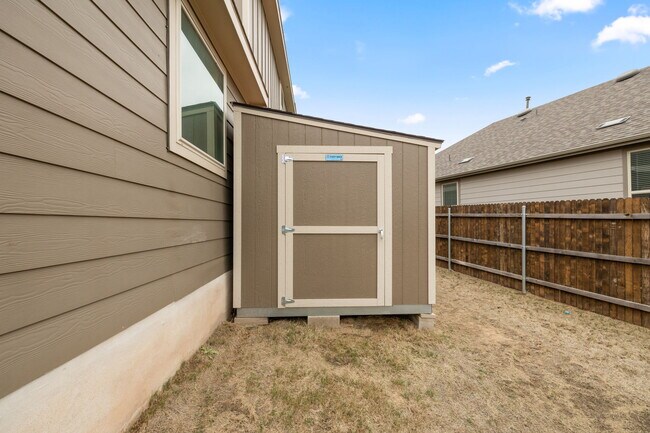 Building Photo - 525 Compania Cove