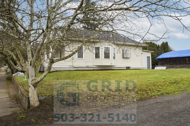 Building Photo - Spacious Craftsman Home - Huge Lot - N Portland!